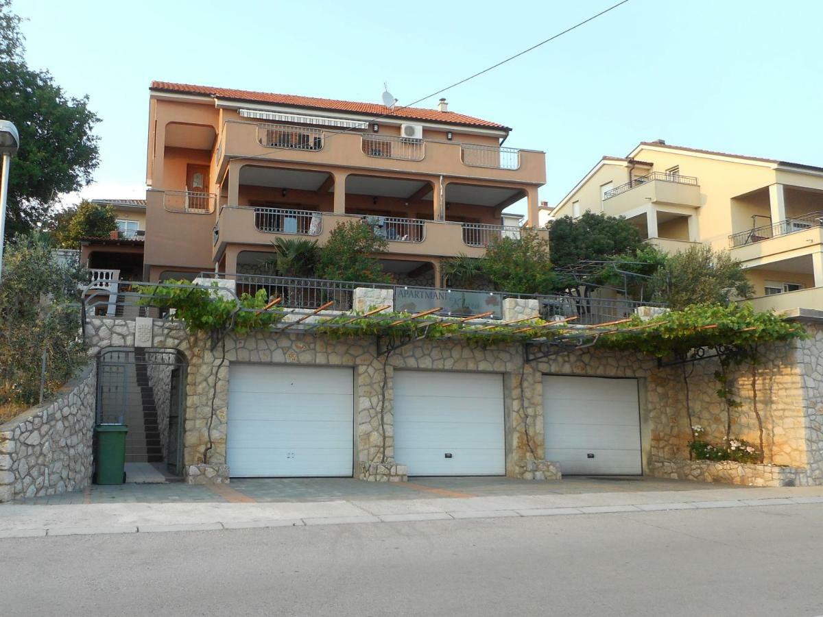 Apartments Klara Novi Vinodolski Buitenkant foto
